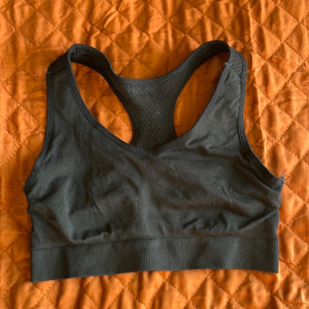 Black old navy sports bra
